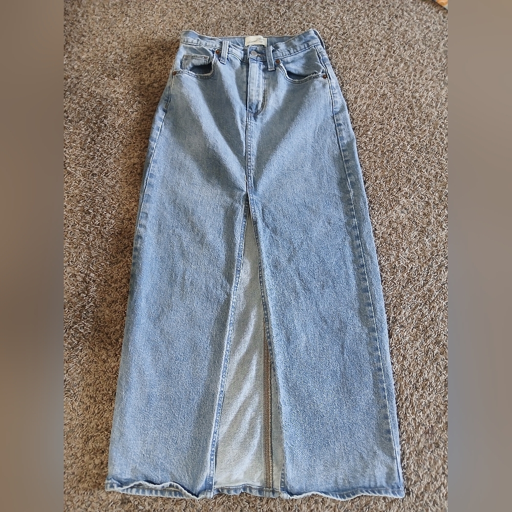 Universal‎ Thread Light Blue Flare Jeans